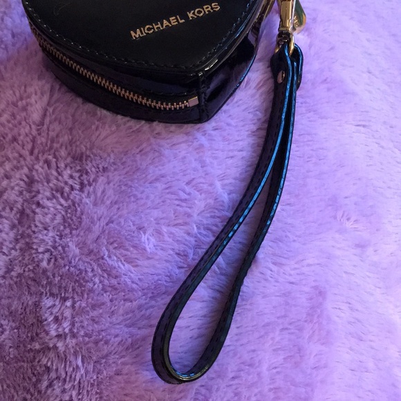 Michael Kors heart wristlet or coin purse - Picture 5 of 11
